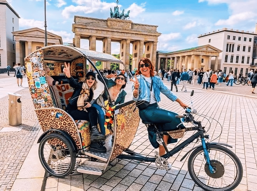 Berlin Rickshaw Tour -2 hours & hotel pickup - groups up to 16 people - What makes the private format useful