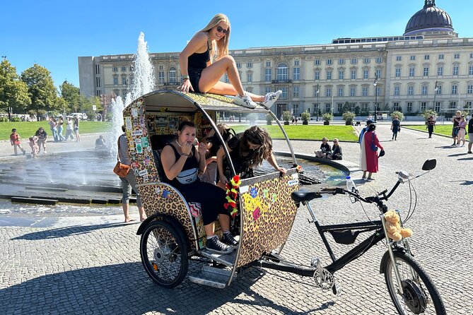 Berlin Rickshaw Tours Historical & Photo City Tour 120min - Sightseeing - What the comfort and photo features add