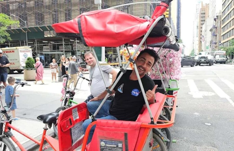 Best of NYC:Top-Rated Sex and the City Hotspots Pedicab Tour - Carrie Bradshaw’s apartment and Magnolia Bakery