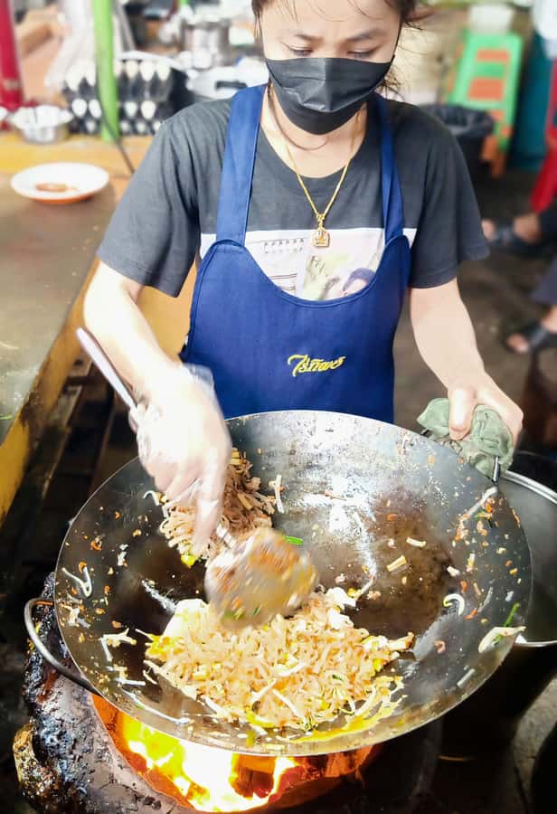 BKK’s Ultimate Food & Canal Tour "Tuk-Tuk Temples & Tastes" - Starting at BTS Wongwian Yai and heading into Talat Phlu