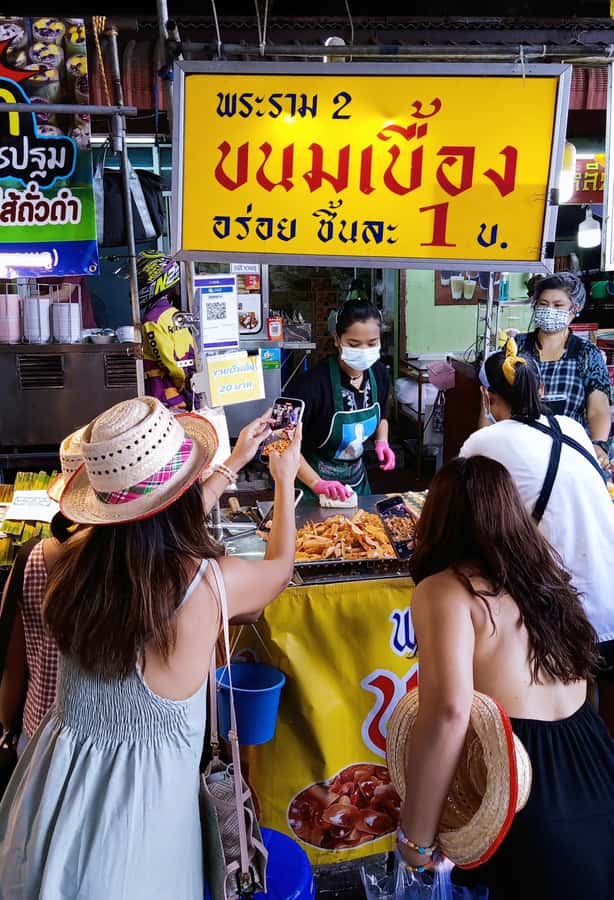 BKK’s Ultimate Food & Canal Tour "Tuk-Tuk Temples & Tastes" - Talat Phlu, a neighborhood built around food