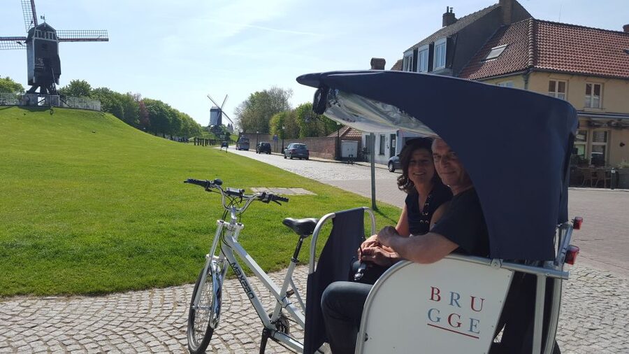 Bruges: Guided Rickshaw Tour - What the rickshaw ride feels like on Bruges cobblestones
