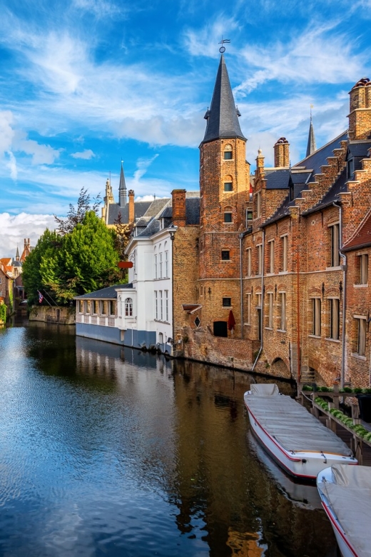 Bruges: Guided Rickshaw Tour - Guides who make the ride personal