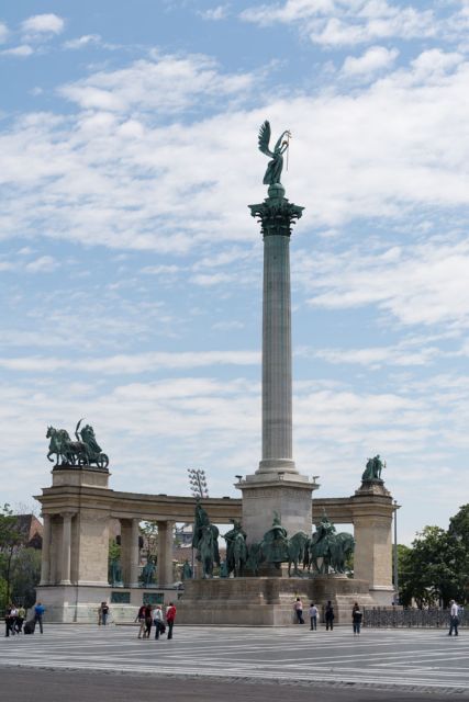 Budapest: Private City Tuk-Tuk Tour & Boat Cruise - A fast, personal introduction to Budapest