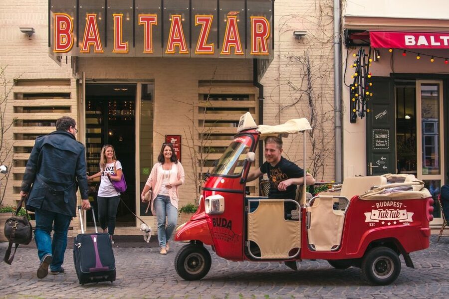 Budapest: Private City Tuk-Tuk Tour & Boat Cruise - Andrássy Avenue and Heroes’ Square