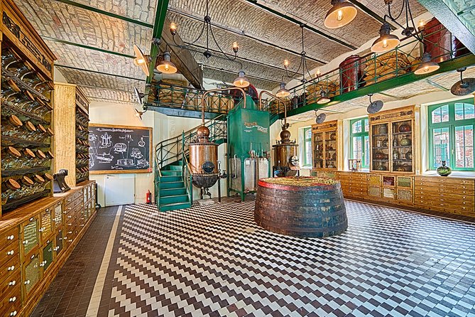 Budapest Tuk Tuk Tour with House of the Unicum Distillery Visit - Heroes’ Square and the City Park sights