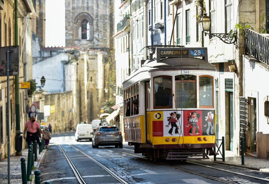Burguês: Lisbon City Center Private Tuk Tuk Tour - Rua da Bica and the Tejo View