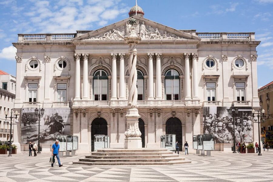 Burguês: Lisbon City Center Private Tuk Tuk Tour - Parliament, Eduardo VII Park, and the Estrela Finish