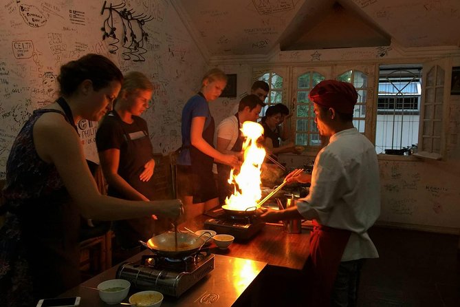 Chef Vu Cooking Class Plus Market Trip in Saigon Center (Pick up by Cyclo) - A Saigon cooking class that begins at the market