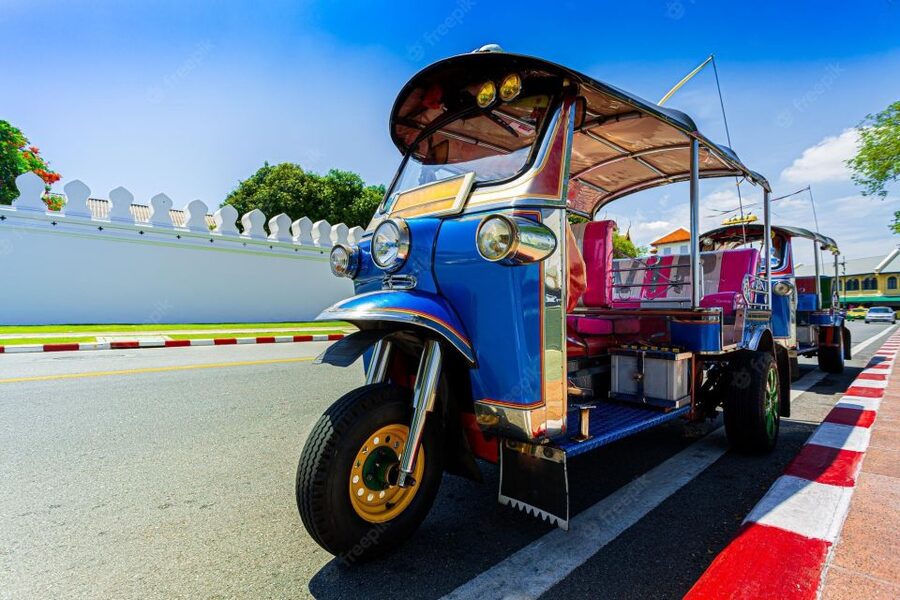 Chiang Mai: Exploration of Old City by Private Tuk-Tuk - Three Kings Monument and Chiang Mai’s civic heart