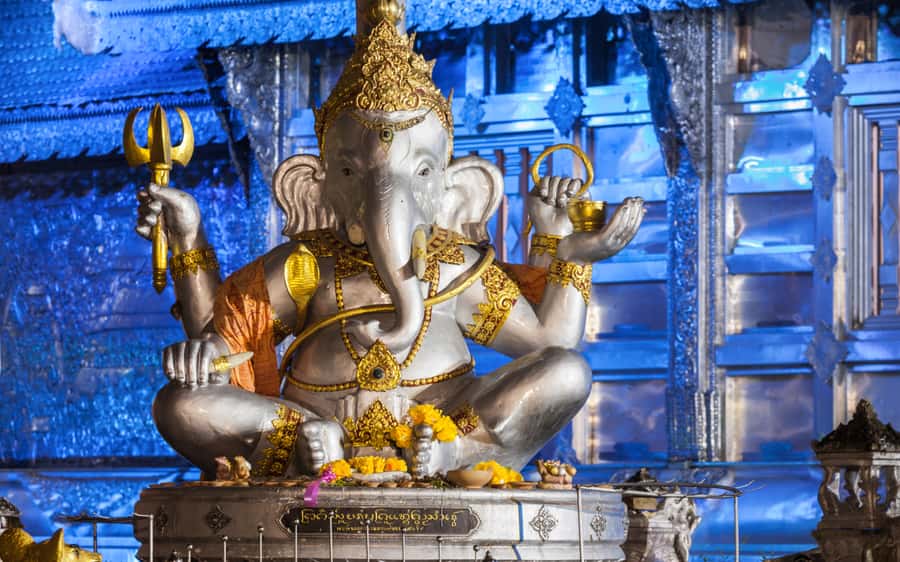 Chiang Mai: Half-Day Private City Tour by Tuk Tuk - The silver work of Wat Srisuphan Aram