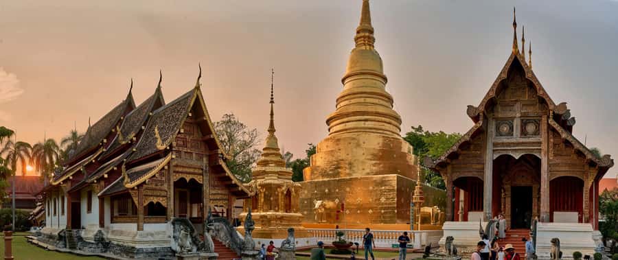 Chiang Mai Light: Tuk Tuk Night Tour with Temples & Markets - Tha Phae Gate connects the old city to the evening