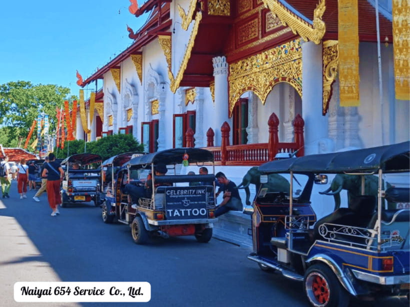 Chiang Mai: Private City Tuk-Tuk Tour - Tha Phae Gate for photos and a city break
