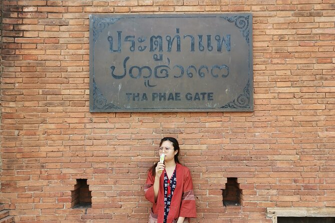 Chiang Mai Private Tuk Tuk Tour Half Day Old City Adventure - Choosing between Mueang Mai and Warorot Market