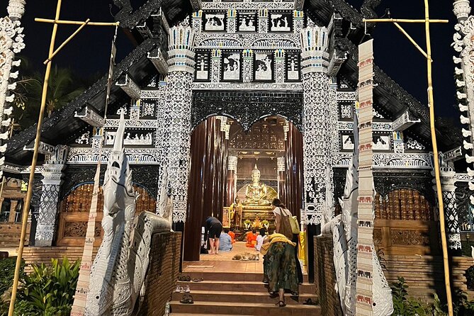 Chiang Mai Temples and Market Tuk-Tuk Evening Night Tour - Wat Chedi Luang: Chiang Mai’s great ruined stupa