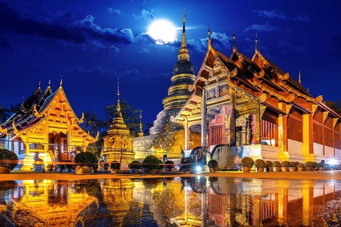 Chiang Mai Temples and Market Tuk Tuk Night Tour - Wat Phra Singh, the evening’s grand opening