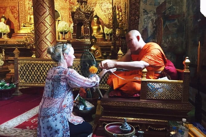 Chiang Mai Temples and Market Tuk Tuk Night Tour - The guides can shape the whole evening