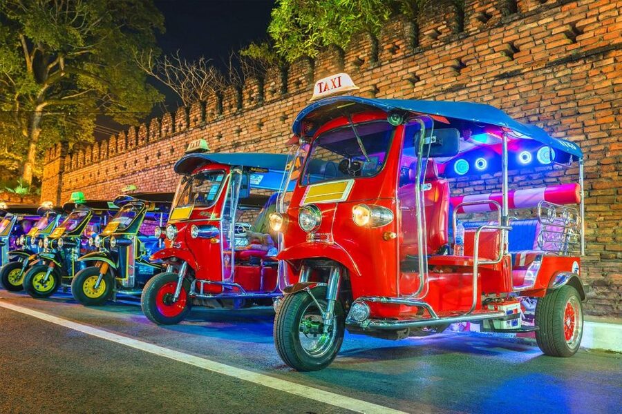 Chiang Mai: Temples and Street Food Night Tour by Tuk Tuk - Timing, pickup, and temple hours