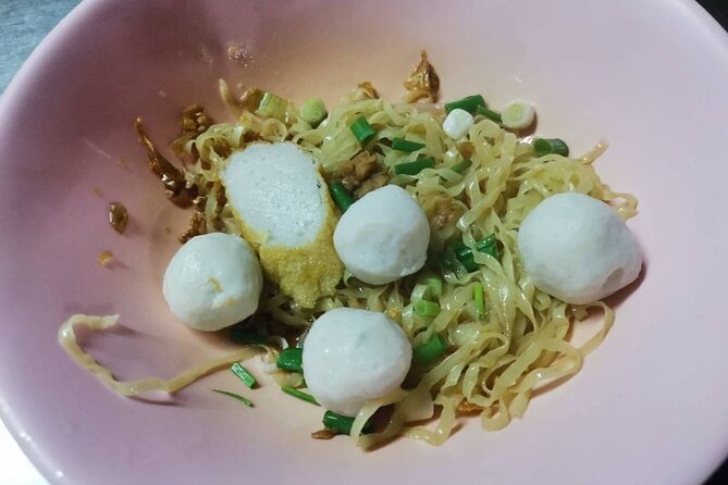Chinatown Street Food Night Tour by Tuk Tuk in Bangkok - Starting at 5:00 pm and getting oriented