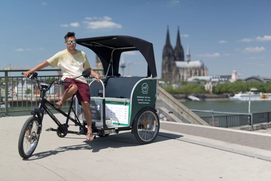 Cologne: Private Rickshaw Tour - Two ways to finish the ride