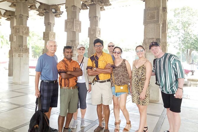 Colombo Bay Tuk Tuk City Tour - Tea tasting and a Sri Lankan meal