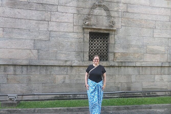 Colombo by Tuk Tuk – Sightseeing Entry Fees included - Ceylon tea and Gangaramaya Temple