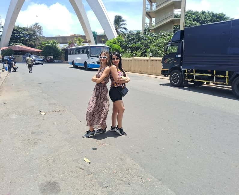 Colombo: City Highlights Guided Private Tour by Tuk Tuk - Dutch Hospital and Colombo’s central mix