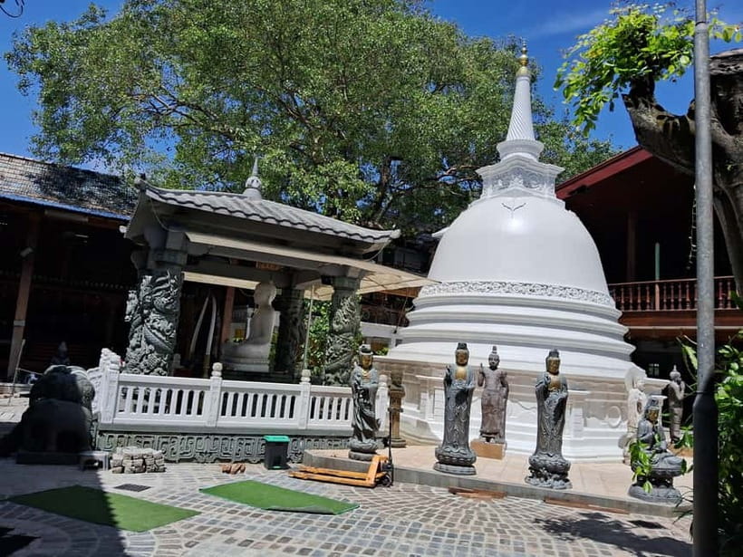 Colombo Heritage &Culture City Tour by Tuk Tuk ALL INCLUSIVE - The port, lighthouse, and Lotus Tower