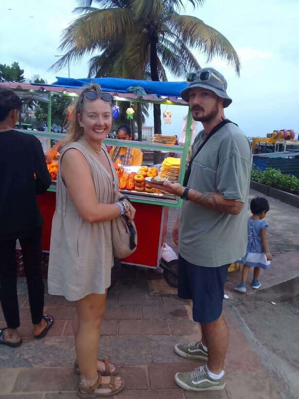 Colombo Local Food Tour by Tuk Tuk – All Inclusive - Meeting your guide and starting with tea