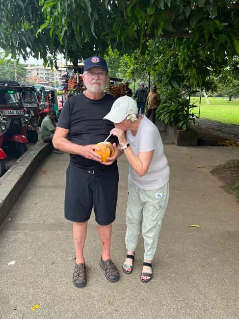 Colombo: Local Food Tour & Sightseeing by Tuk-Tuk with Meals - Pittu, chapati, curry, and a traditional lunch