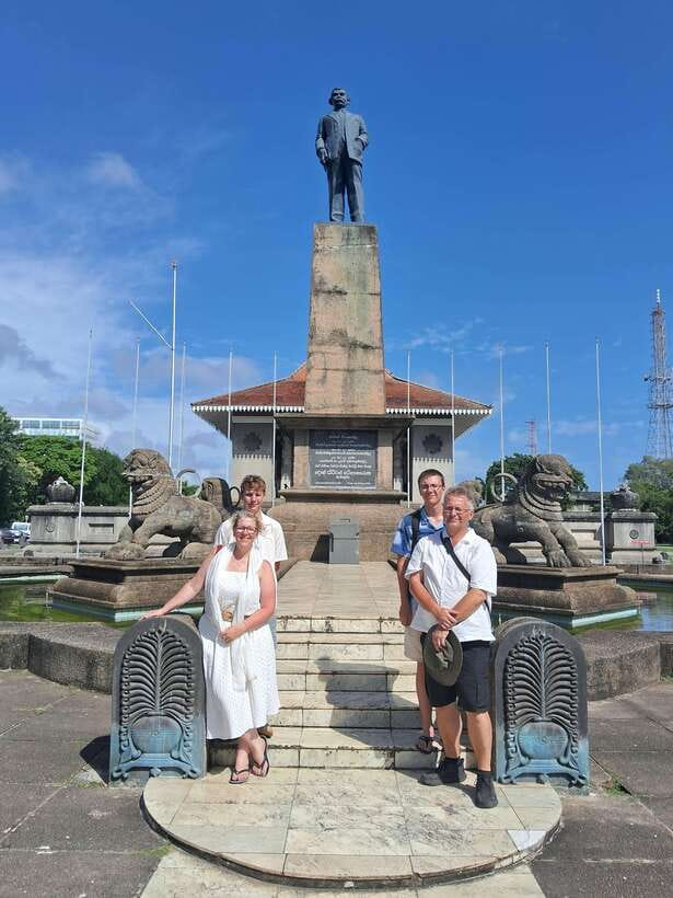 Colombo: Local Guide with Colombo City Tour by Tuk Tuk - What $25 Includes and What It Does Not