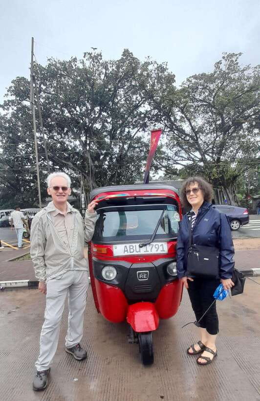 Colombo: Local Guide with Colombo City Tour by Tuk Tuk - Independence Memorial Hall and Vihara Maha Devi Park