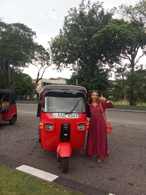 Colombo: Private City Tour by Tuk tuk - All Inclusive - Guides, communication, and the personal touch