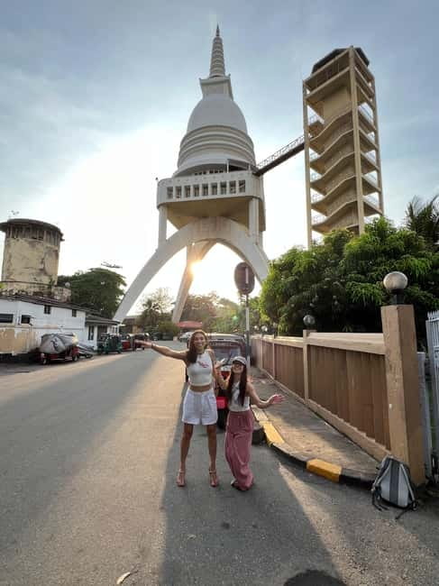 Colombo: Private City Tour with Local Food Tour by Tuk-Tuk - Tea tasting with black, green and white varieties
