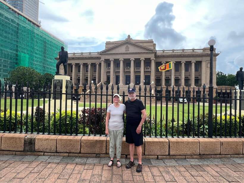Colombo: Private City Tour with Local Food Tour by Tuk-Tuk - Gangaramaya Temple and Seema Malaka