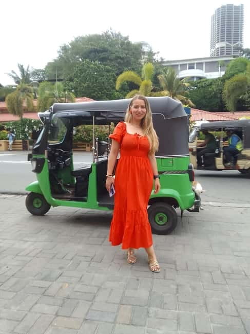 Colombo: Private City Tuk-Tuk Tour with Local Guide & Pickup - Colombo’s parks and Independence Square