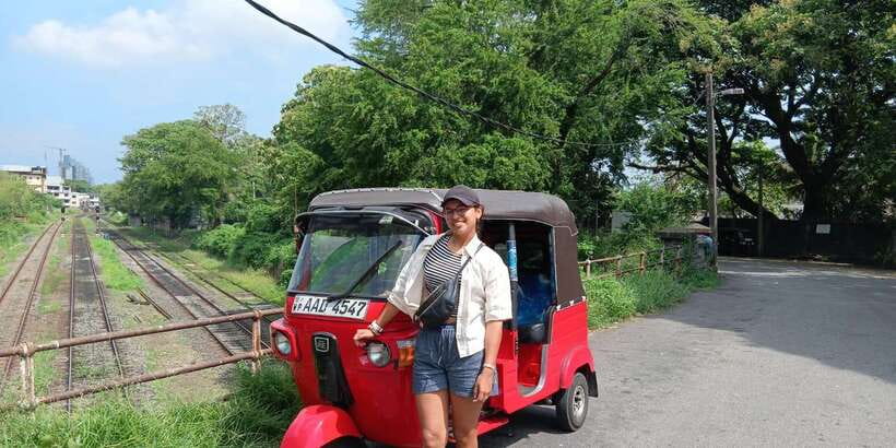 Colombo Private Guided City Tour by Tuk Tuk - All Inclusive - Independence Memorial Hall and Vihara Maha Devi Park