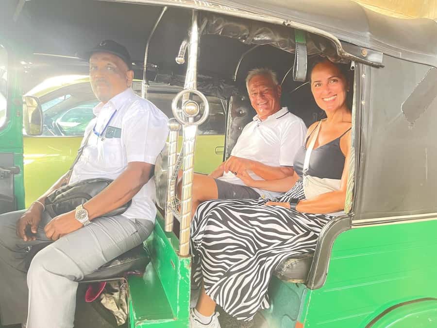 Colombo: Private Guided Tour of the City by Tuk-Tuk - Pettah Market, street food, and local Colombo