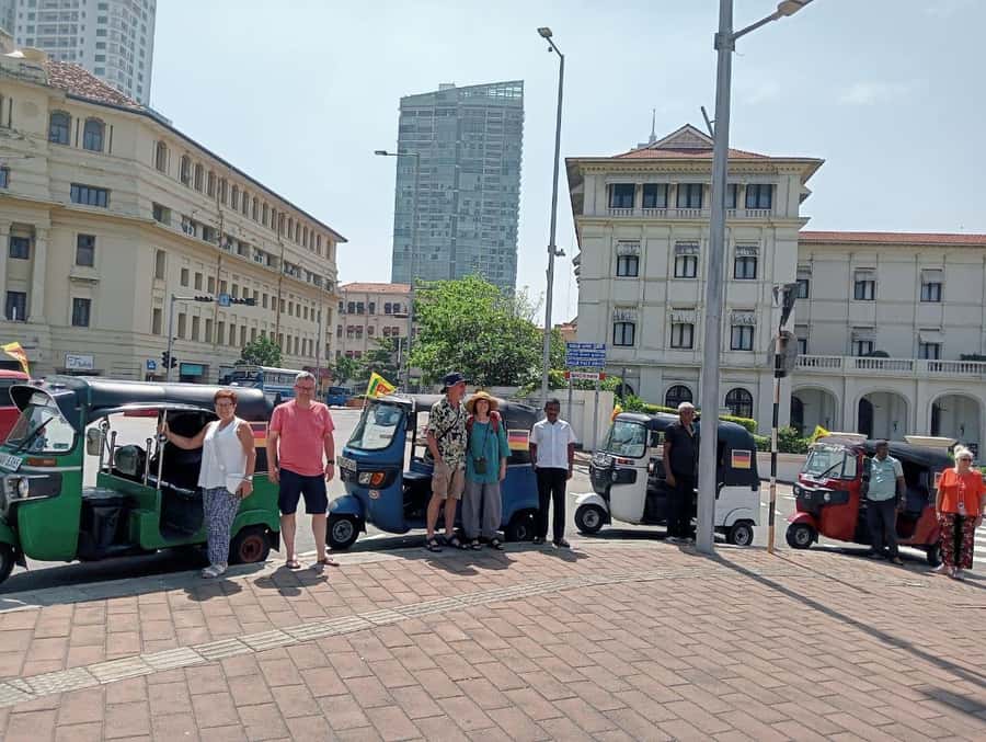 Colombo: Private Guided Tour of the City by Tuk-Tuk - Gangaramaya Temple and Colombo’s religious side
