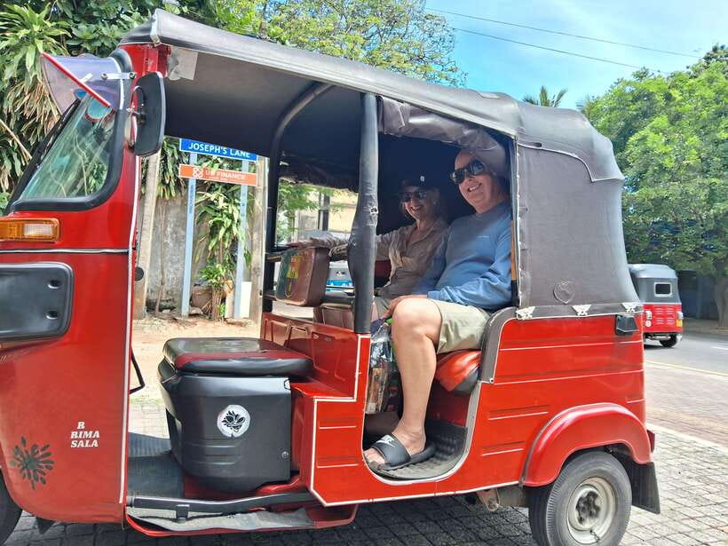 Colombo: Private Guided Tuk Tuk City Tour with Hotel Pickup - Temples and churches along the route