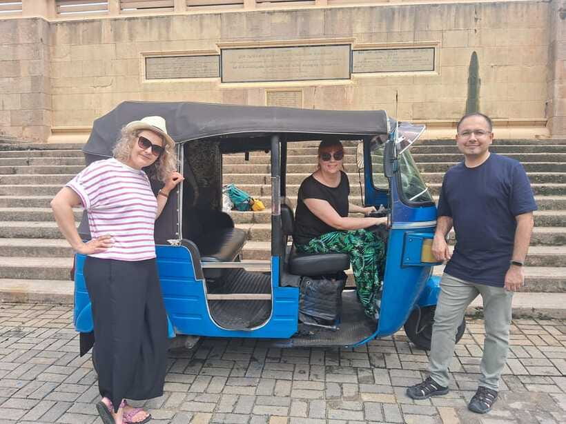 Colombo: Private Guided Tuk Tuk City Tour with Hotel Pickup - Tea, king coconut, and the shopping question