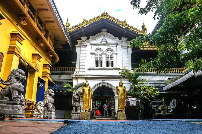 Colombo Private guideTour byTuk Tuk Morning Evening All inclusive - Galle Face Green, the lighthouse, and Old Parliament