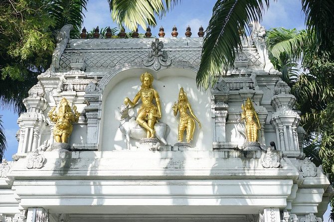 Colombo Private guideTour byTuk Tuk Morning Evening All inclusive - Floating Market, Wolfenden Church, and the colonial center