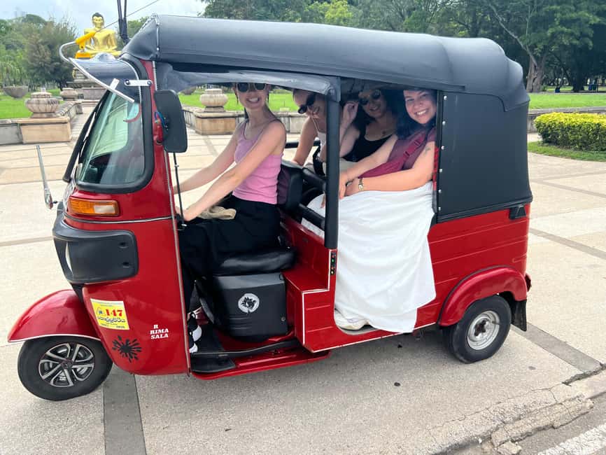 Colombo: Private Tuk-Tuk City Tour with All Entry Fees - Galle Face Green and the sea front