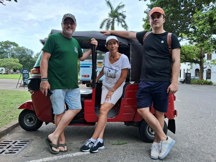 Colombo: Private Tuk-Tuk City Tour with All Entry Fees - Jami Ul-Alfar Mosque and Colombo’s religious mix