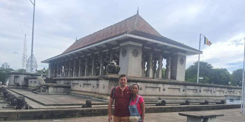 Colombo: Private Tuk-Tuk City Tour with All Entry Fees - The tea stop, king coconut, and shopping pressure