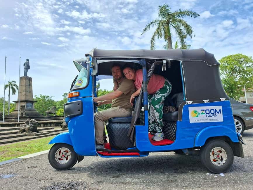 Colombo: Private Tuk-Tuk City Tour with Guide & All Tickets - Sea Air at Galle Face Green