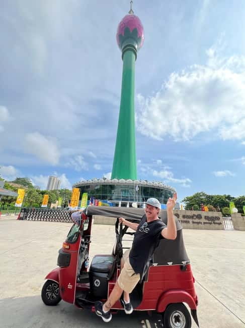 Colombo: Private Tuk Tuk City Tour with Guide & Snacks - Ending at Galle Face Green