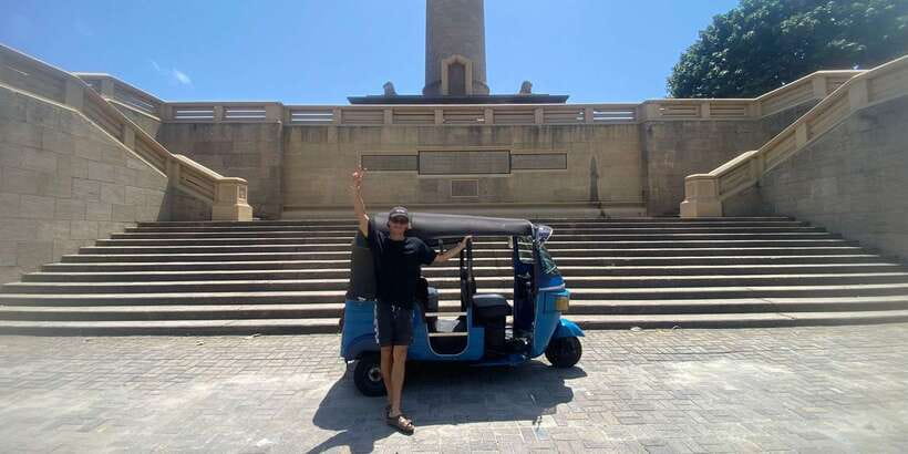 Colombo: Private Tuk Tuk City Tour with Guide & Snacks - Old Town Hall, Pettah, and Kayman’s Gate