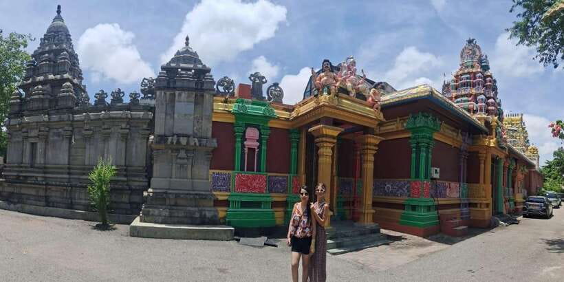 Colombo: Private Tuk Tuk City Tour with Guide & Snacks - The Floating Market and the Lotus Tower